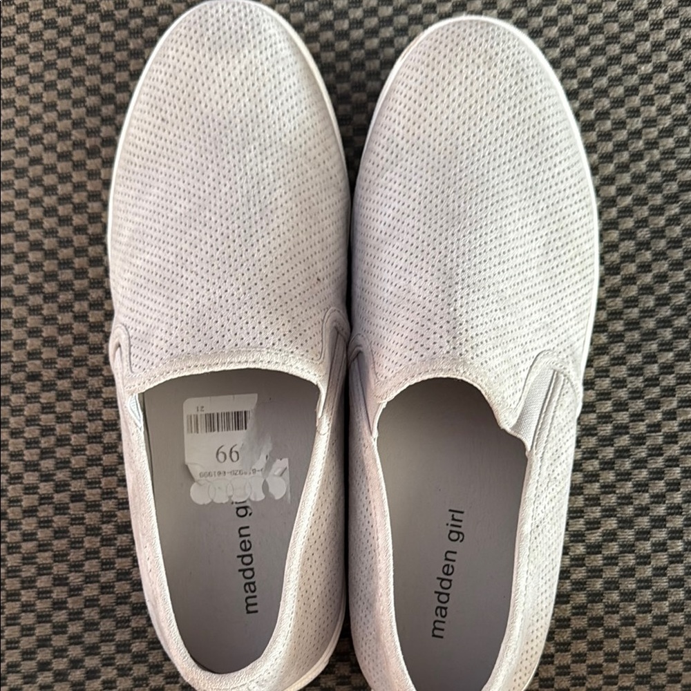 Madden Girl Loafers Minimalist Slip-Ons
